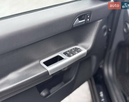 Черный Вольво В50, объемом двигателя 1.6 л и пробегом 264 тыс. км за 7600 $, фото 7 на Automoto.ua