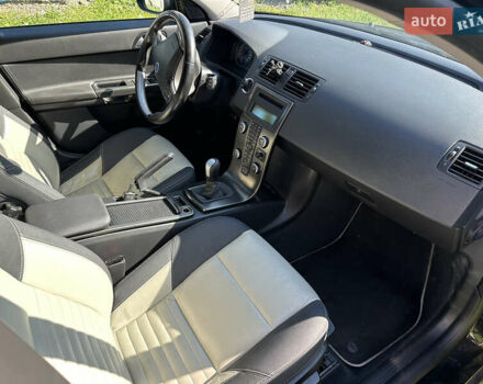 Чорний Вольво V50, об'ємом двигуна 1.98 л та пробігом 265 тис. км за 8000 $, фото 16 на Automoto.ua