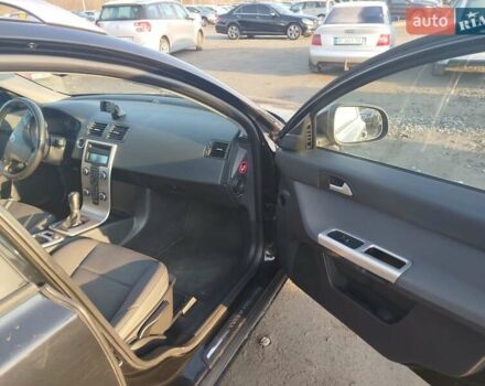 Черный Вольво В50, объемом двигателя 1.6 л и пробегом 208 тыс. км за 7200 $, фото 10 на Automoto.ua