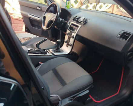 Черный Вольво В50, объемом двигателя 1.6 л и пробегом 233 тыс. км за 7300 $, фото 6 на Automoto.ua