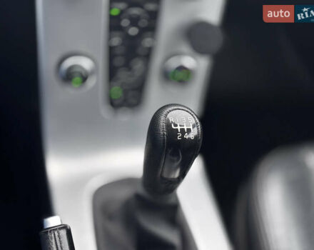 Черный Вольво В50, объемом двигателя 1.6 л и пробегом 264 тыс. км за 7600 $, фото 5 на Automoto.ua