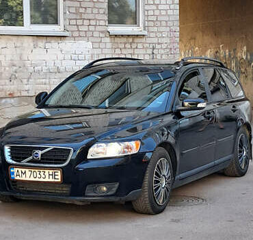 Черный Вольво В50, объемом двигателя 1.6 л и пробегом 250 тыс. км за 5800 $, фото 2 на Automoto.ua