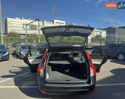 Вольво В50 2010 в Киеве на Automoto.ua Черный Вольво В50, объемом двигателя 1.6 л и пробегом 248 тыс. км за 9200 $, фото 14 на Automoto.ua