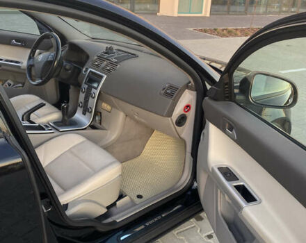 Черный Вольво В50, объемом двигателя 1.6 л и пробегом 320 тыс. км за 7200 $, фото 5 на Automoto.ua