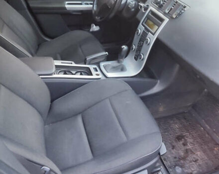 Черный Вольво В50, объемом двигателя 1.56 л и пробегом 230 тыс. км за 6200 $, фото 5 на Automoto.ua