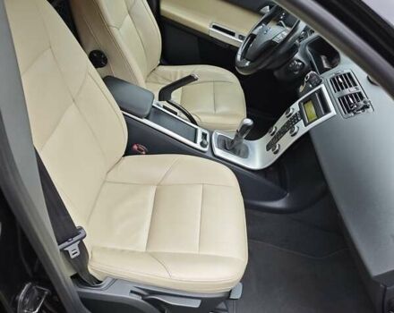 Черный Вольво В50, объемом двигателя 1.6 л и пробегом 246 тыс. км за 7500 $, фото 11 на Automoto.ua