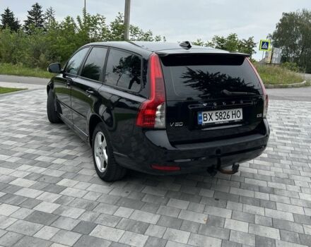 Черный Вольво В50, объемом двигателя 1.6 л и пробегом 235 тыс. км за 7300 $, фото 4 на Automoto.ua