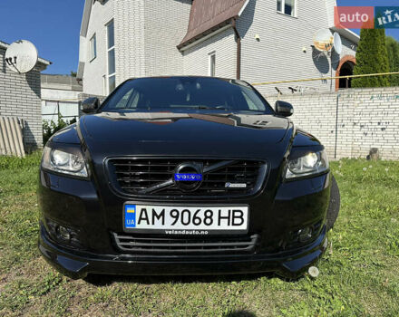 Чорний Вольво V50, об'ємом двигуна 1.98 л та пробігом 265 тис. км за 8000 $, фото 2 на Automoto.ua