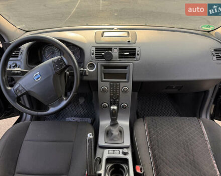 Черный Вольво В50, объемом двигателя 1.56 л и пробегом 250 тыс. км за 6500 $, фото 12 на Automoto.ua