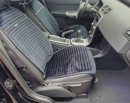 Черный Вольво В50, объемом двигателя 1.6 л и пробегом 202 тыс. км за 8500 $, фото 12 на Automoto.ua