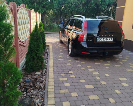 Черный Вольво В50, объемом двигателя 1.6 л и пробегом 233 тыс. км за 7300 $, фото 2 на Automoto.ua