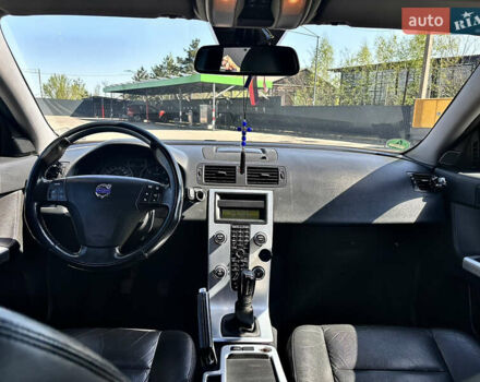 Черный Вольво В50, объемом двигателя 1.6 л и пробегом 263 тыс. км за 8100 $, фото 6 на Automoto.ua
