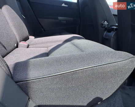 Черный Вольво В50, объемом двигателя 2 л и пробегом 210 тыс. км за 11000 $, фото 26 на Automoto.ua