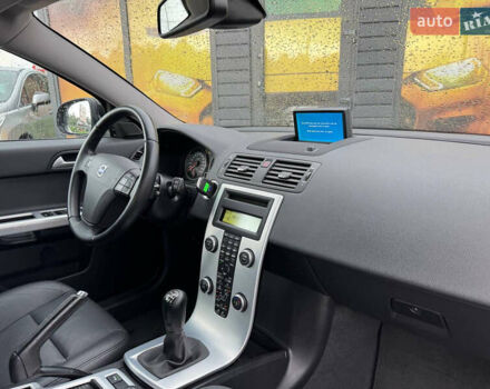 Черный Вольво В50, объемом двигателя 1.6 л и пробегом 226 тыс. км за 8600 $, фото 3 на Automoto.ua