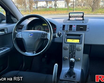 Черный Вольво В50, объемом двигателя 1.6 л и пробегом 243 тыс. км за 8200 $, фото 11 на Automoto.ua