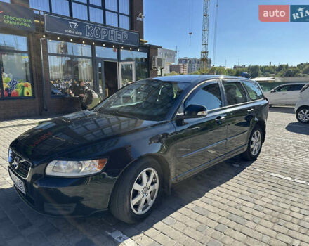 Черный Вольво В50, объемом двигателя 1.98 л и пробегом 299 тыс. км за 9100 $, фото 1 на Automoto.ua