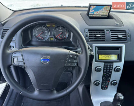 Черный Вольво В50, объемом двигателя 1.6 л и пробегом 217 тыс. км за 8250 $, фото 30 на Automoto.ua