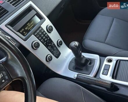 Черный Вольво В50, объемом двигателя 1.6 л и пробегом 232 тыс. км за 7600 $, фото 7 на Automoto.ua