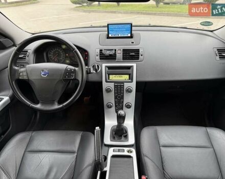 Черный Вольво В50, объемом двигателя 1.6 л и пробегом 226 тыс. км за 8290 $, фото 60 на Automoto.ua
