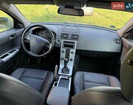 Черный Вольво В50, объемом двигателя 1.6 л и пробегом 226 тыс. км за 8290 $, фото 91 на Automoto.ua