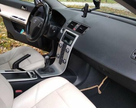 Черный Вольво В50, объемом двигателя 1.6 л и пробегом 186 тыс. км за 9000 $, фото 19 на Automoto.ua