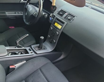 Черный Вольво В50, объемом двигателя 1.6 л и пробегом 310 тыс. км за 7200 $, фото 4 на Automoto.ua