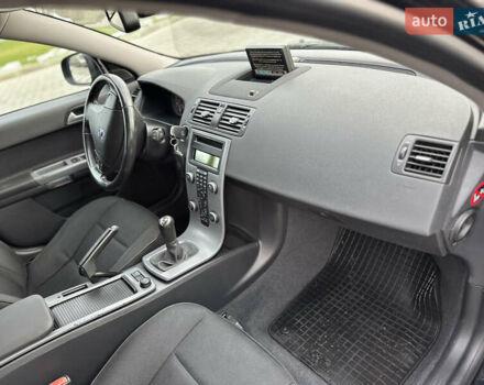 Черный Вольво В50, объемом двигателя 1.6 л и пробегом 219 тыс. км за 8300 $, фото 18 на Automoto.ua