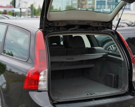 Черный Вольво В50, объемом двигателя 1.6 л и пробегом 316 тыс. км за 7299 $, фото 10 на Automoto.ua