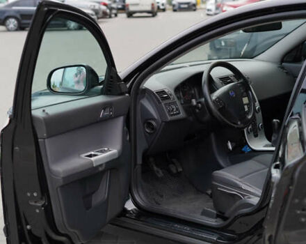 Черный Вольво В50, объемом двигателя 1.6 л и пробегом 316 тыс. км за 7299 $, фото 11 на Automoto.ua