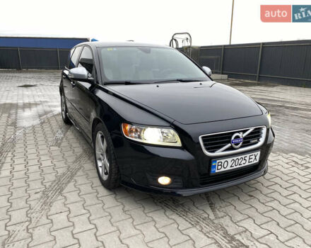 Черный Вольво В50, объемом двигателя 1.6 л и пробегом 235 тыс. км за 7999 $, фото 1 на Automoto.ua