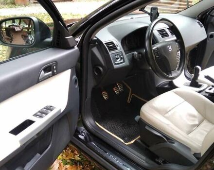 Черный Вольво В50, объемом двигателя 1.6 л и пробегом 186 тыс. км за 9000 $, фото 16 на Automoto.ua