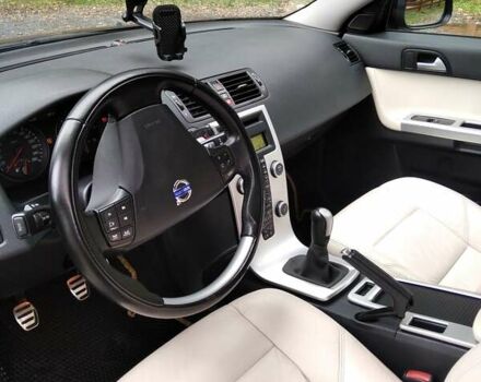 Черный Вольво В50, объемом двигателя 1.6 л и пробегом 186 тыс. км за 9000 $, фото 17 на Automoto.ua