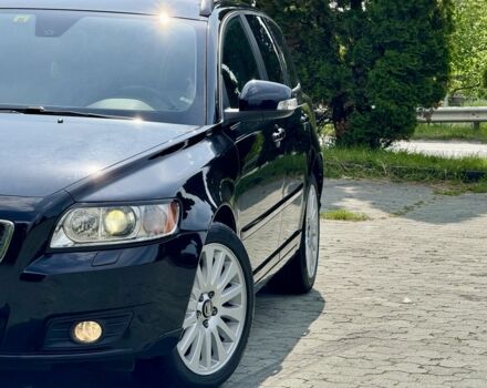 Черный Вольво В50, объемом двигателя 1.6 л и пробегом 218 тыс. км за 8599 $, фото 1 на Automoto.ua