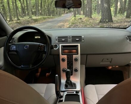 Чорний Вольво V50, об'ємом двигуна 2 л та пробігом 260 тис. км за 8200 $, фото 6 на Automoto.ua