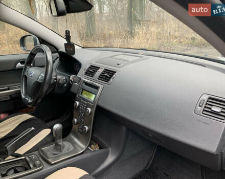 Черный Вольво В50, объемом двигателя 1.6 л и пробегом 270 тыс. км за 8500 $, фото 6 на Automoto.ua