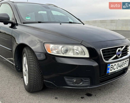 Черный Вольво В50, объемом двигателя 1.6 л и пробегом 225 тыс. км за 8300 $, фото 2 на Automoto.ua