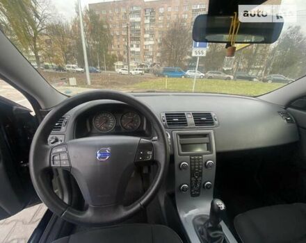Черный Вольво В50, объемом двигателя 1.6 л и пробегом 180 тыс. км за 8700 $, фото 32 на Automoto.ua