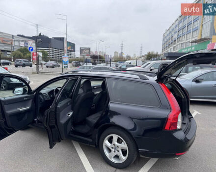 Черный Вольво В50, объемом двигателя 2 л и пробегом 213 тыс. км за 11000 $, фото 18 на Automoto.ua