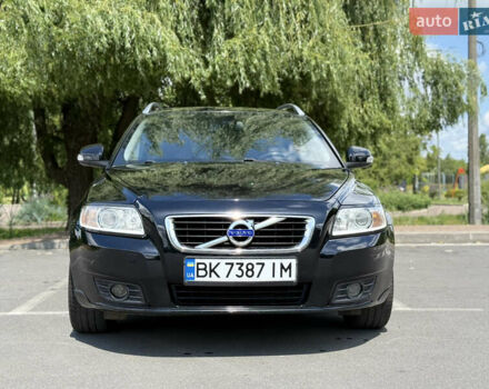 Черный Вольво В50, объемом двигателя 1.56 л и пробегом 236 тыс. км за 7700 $, фото 1 на Automoto.ua