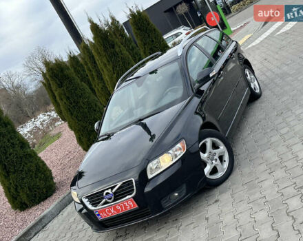 Черный Вольво В50, объемом двигателя 1.6 л и пробегом 219 тыс. км за 8300 $, фото 2 на Automoto.ua