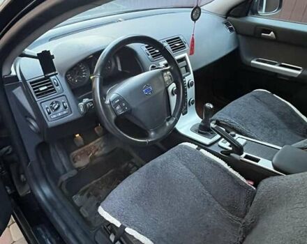 Черный Вольво В50, объемом двигателя 1.6 л и пробегом 261 тыс. км за 8200 $, фото 10 на Automoto.ua