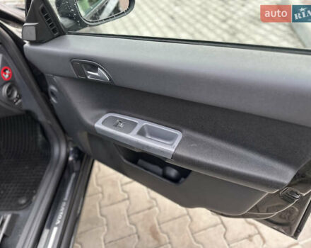 Черный Вольво В50, объемом двигателя 1.6 л и пробегом 219 тыс. км за 8300 $, фото 17 на Automoto.ua