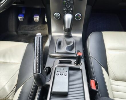 Черный Вольво В50, объемом двигателя 1.6 л и пробегом 255 тыс. км за 7400 $, фото 9 на Automoto.ua