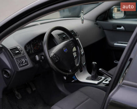 Черный Вольво В50, объемом двигателя 1.6 л и пробегом 316 тыс. км за 7299 $, фото 13 на Automoto.ua