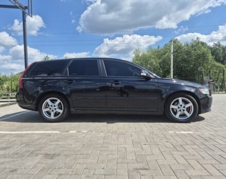 Черный Вольво В50, объемом двигателя 1.6 л и пробегом 246 тыс. км за 8100 $, фото 1 на Automoto.ua