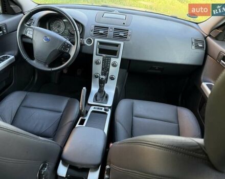 Черный Вольво В50, объемом двигателя 1.6 л и пробегом 226 тыс. км за 8290 $, фото 90 на Automoto.ua