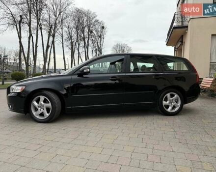 Черный Вольво В50, объемом двигателя 1.6 л и пробегом 226 тыс. км за 8290 $, фото 2 на Automoto.ua