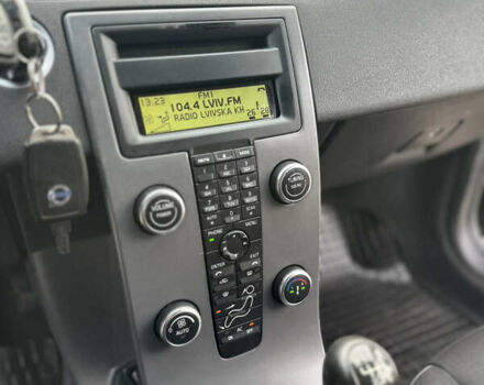 Черный Вольво В50, объемом двигателя 1.6 л и пробегом 219 тыс. км за 8300 $, фото 32 на Automoto.ua