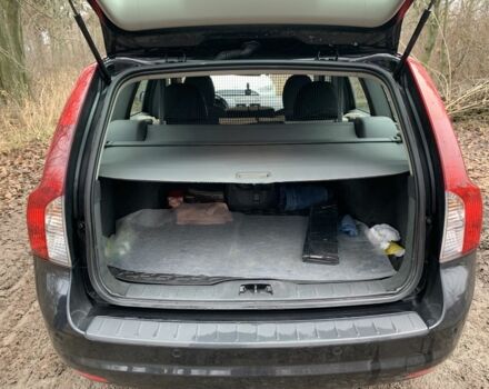 Черный Вольво В50, объемом двигателя 1.6 л и пробегом 270 тыс. км за 8500 $, фото 12 на Automoto.ua