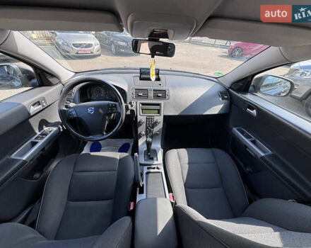 Черный Вольво В50, объемом двигателя 2 л и пробегом 210 тыс. км за 11000 $, фото 31 на Automoto.ua